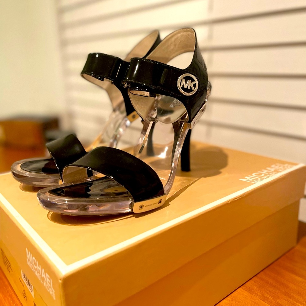 Michael Kors Lani Platform Sandals in Black. Size 6.5